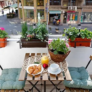 https://traditional-romanian-studio-old-town-city.bucharesthotelsnow.com